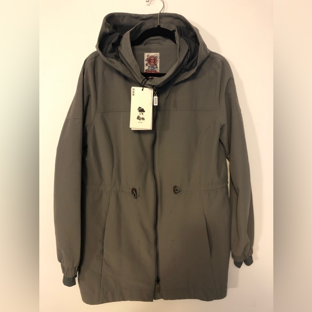 NWT Ladies Three Stone Grey Rain Jacket in size Large.